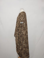 Load image into Gallery viewer, Short Sleeve High Low - Leopard w/ pockets
