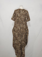 Load image into Gallery viewer, Short Sleeve High Low - Leopard w/ pockets
