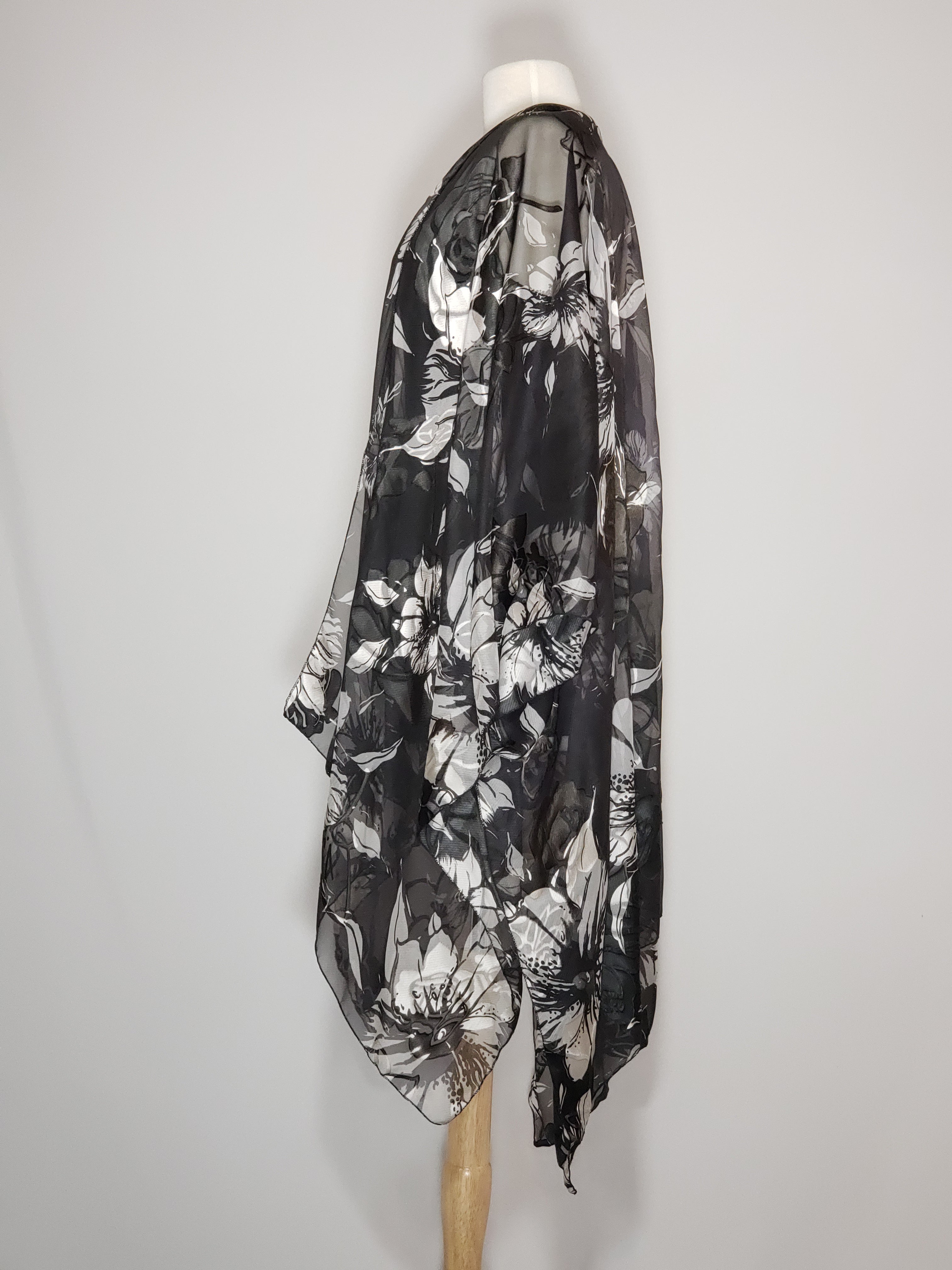 Kimono- Black & White