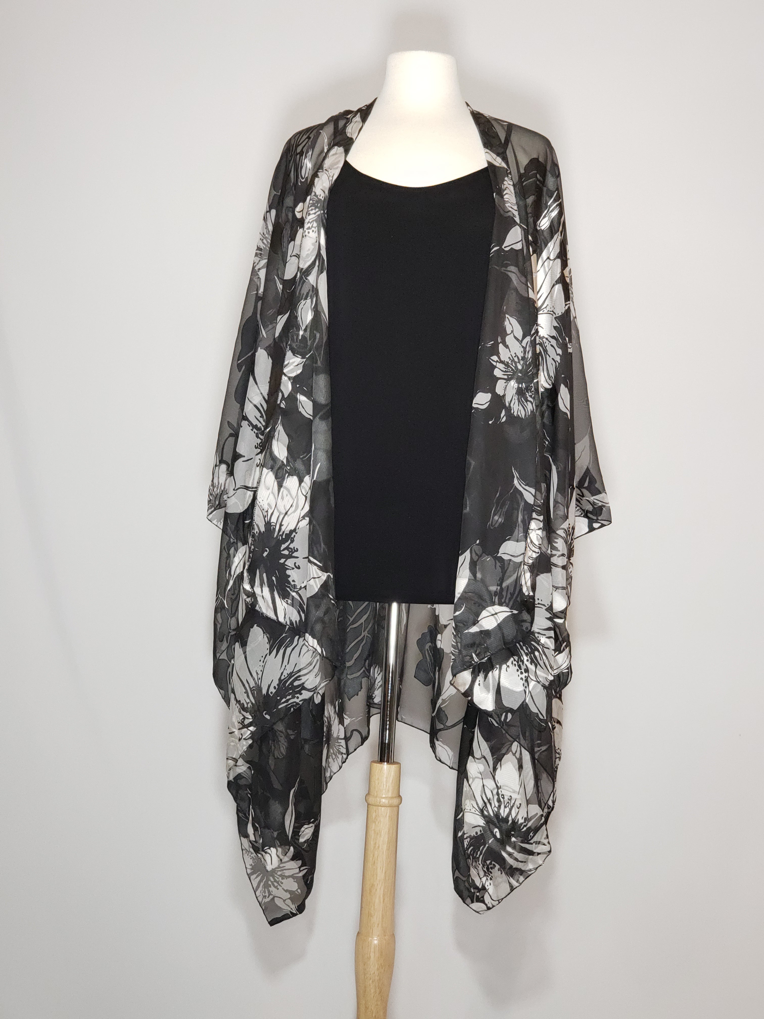 Kimono- Black & White