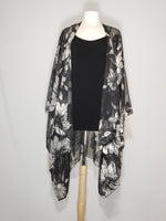Load image into Gallery viewer, Kimono- Black &amp; White
