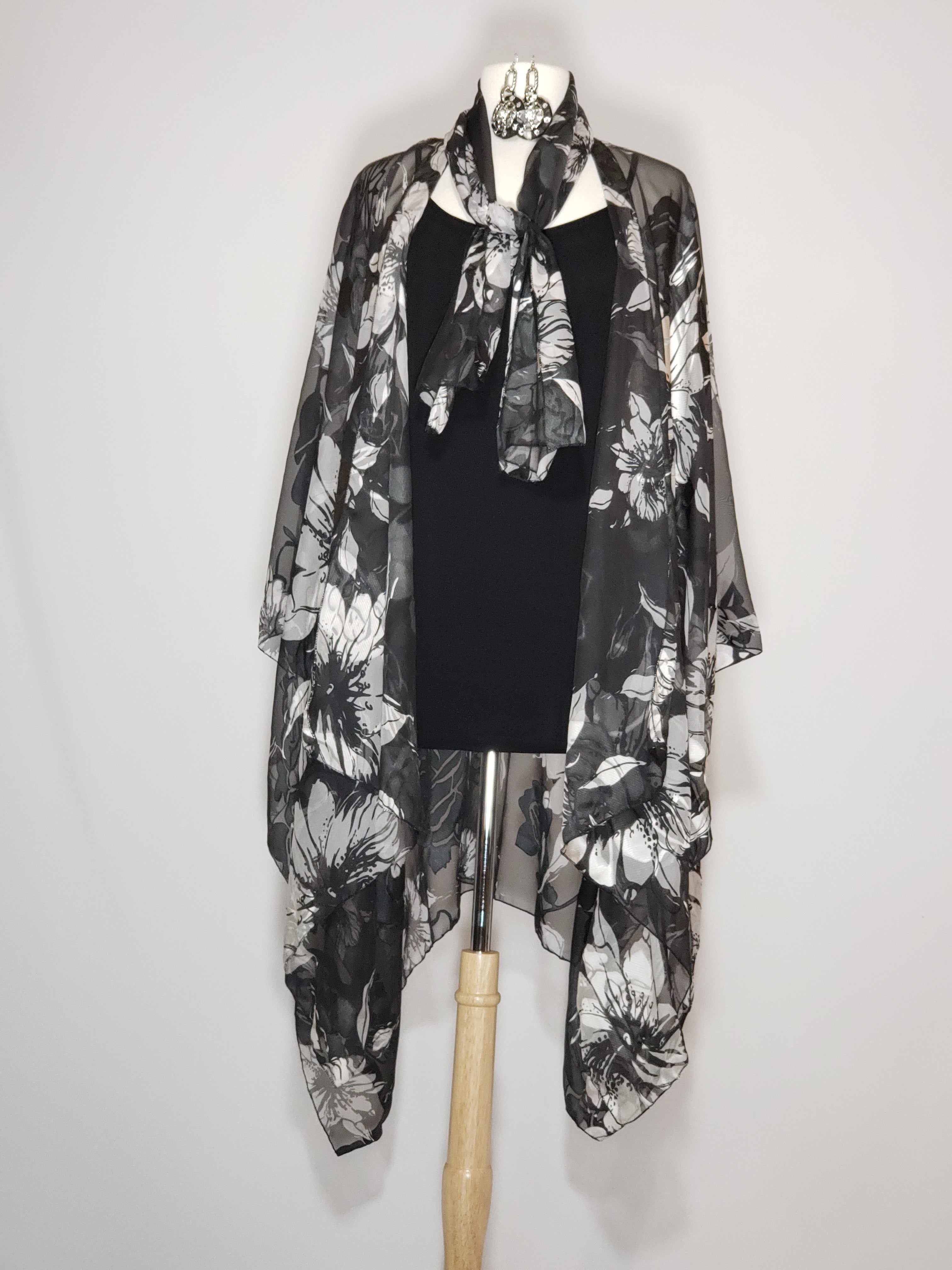 Kimono- Black & White