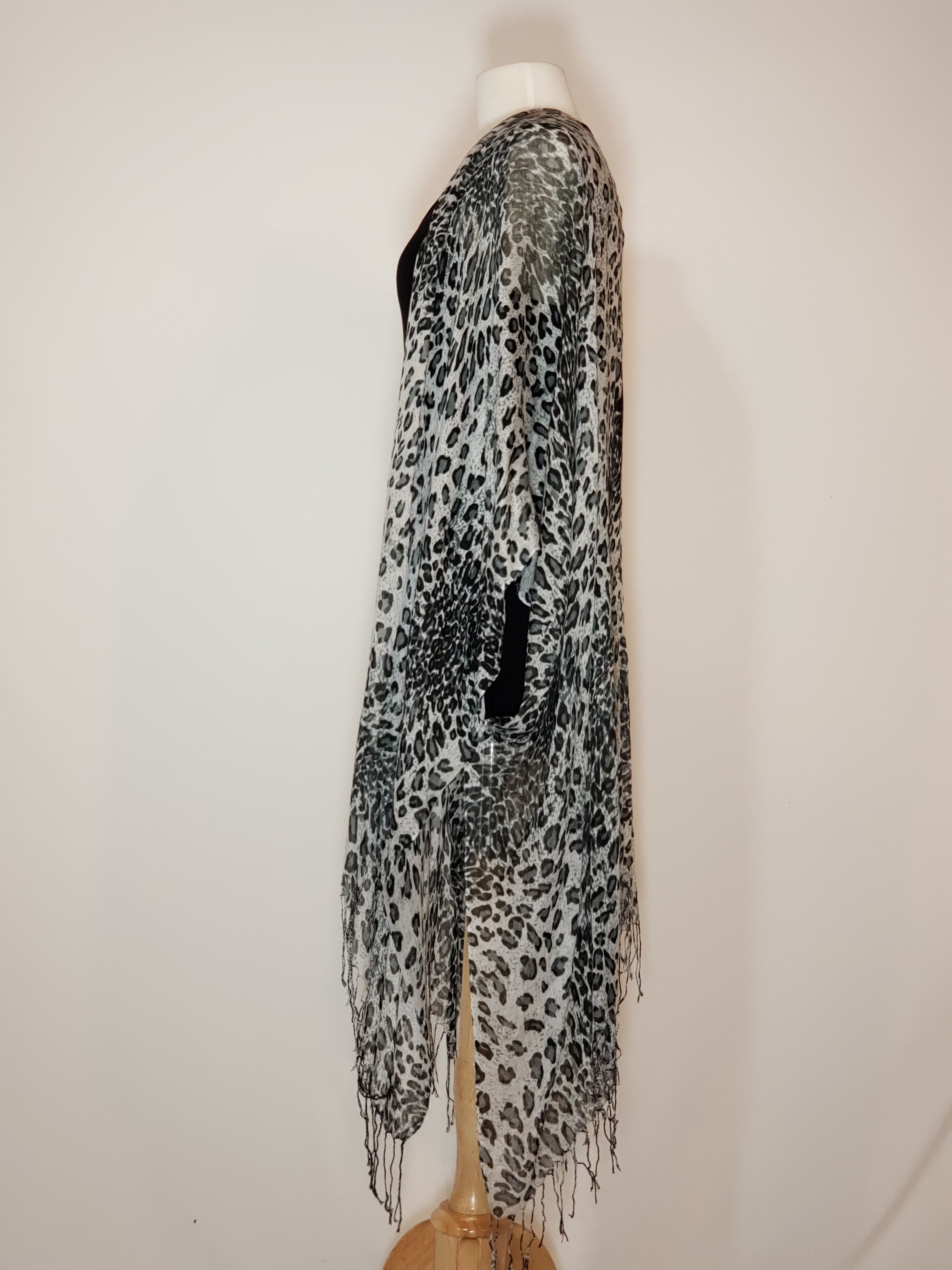 Leopard V-Wrap