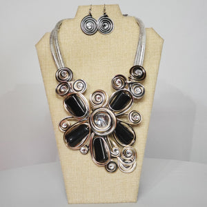 Black & Gold Wire Wrap (Flower) Necklace & Earrings