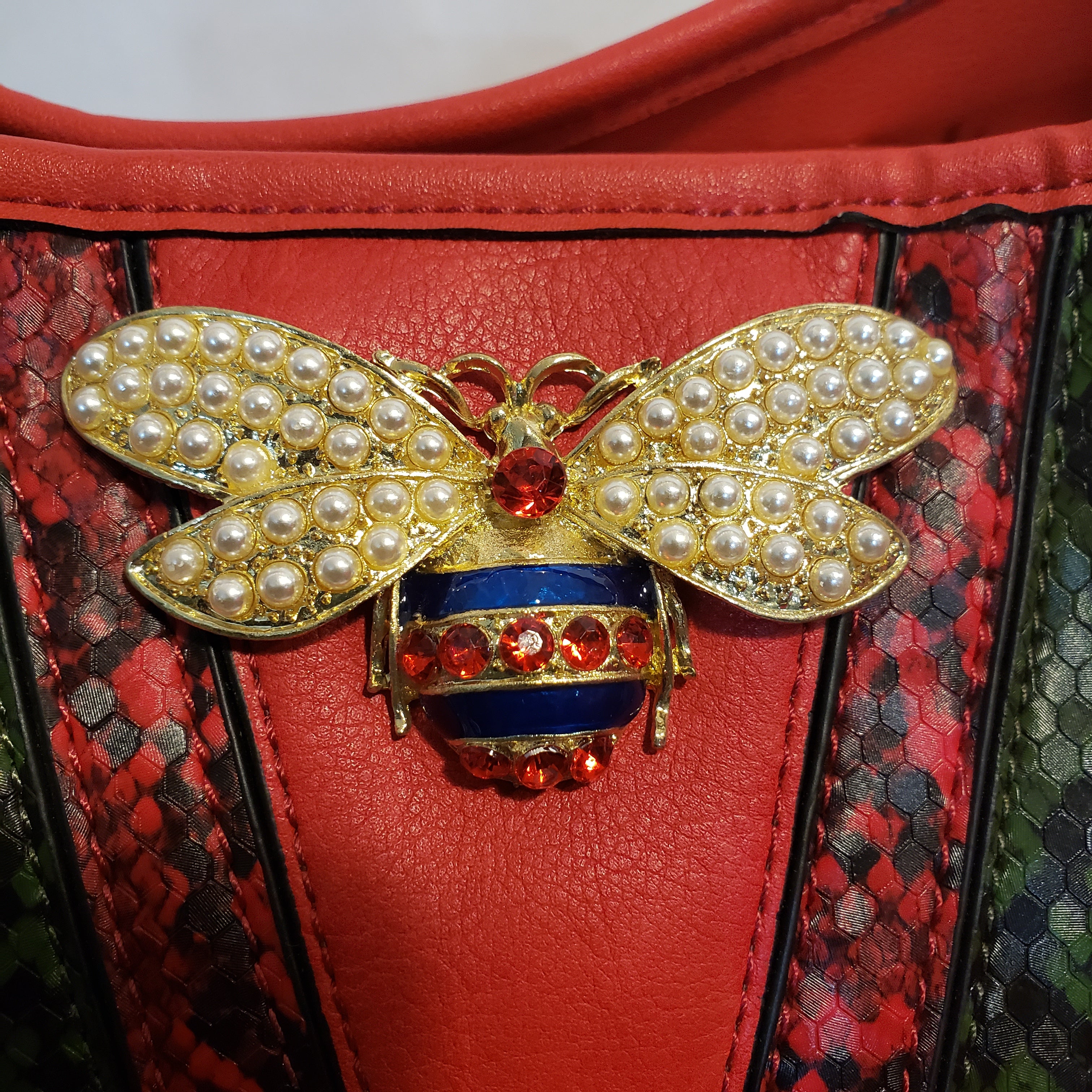 Large Red Handbag w/Bee Pendant