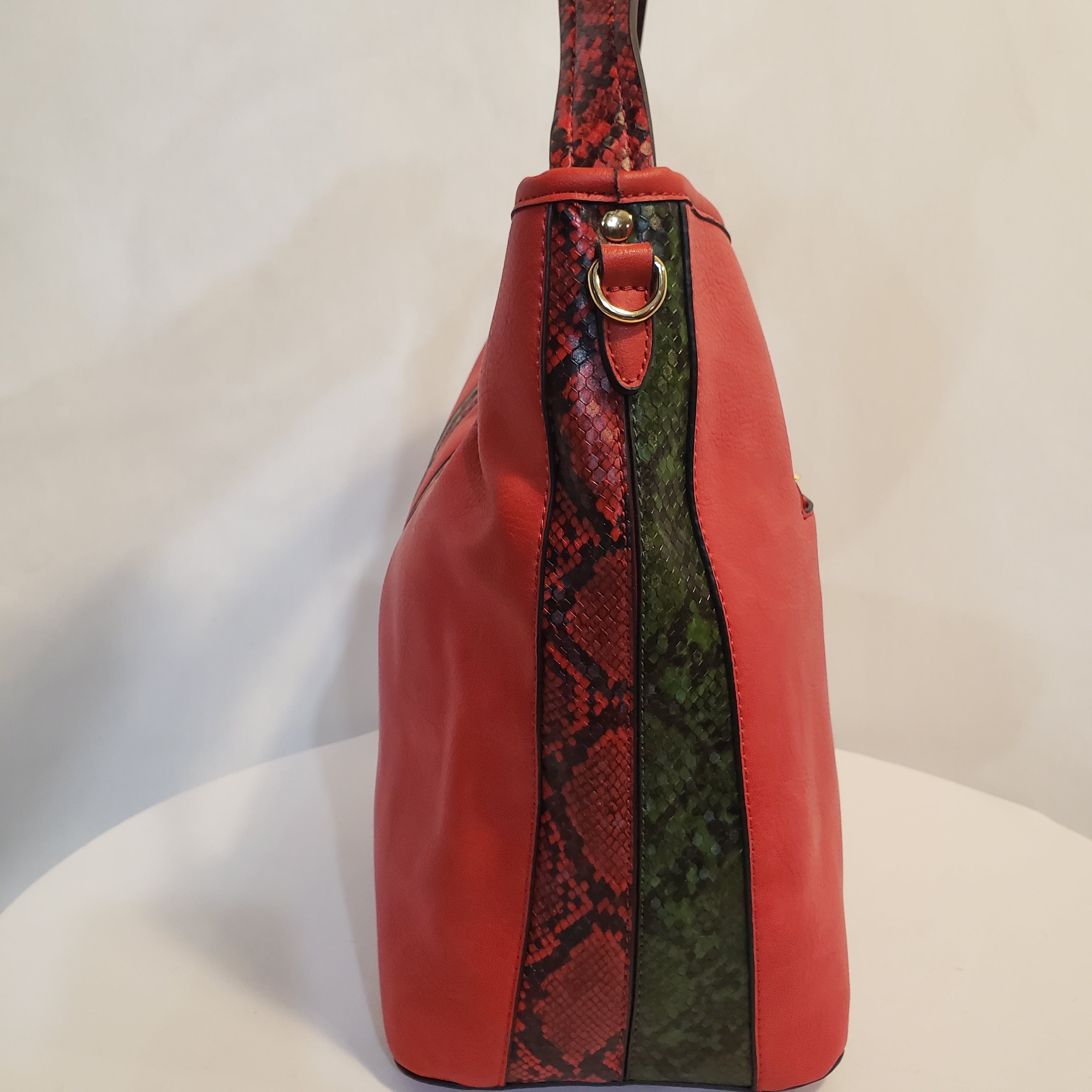 Large Red Handbag w/Bee Pendant