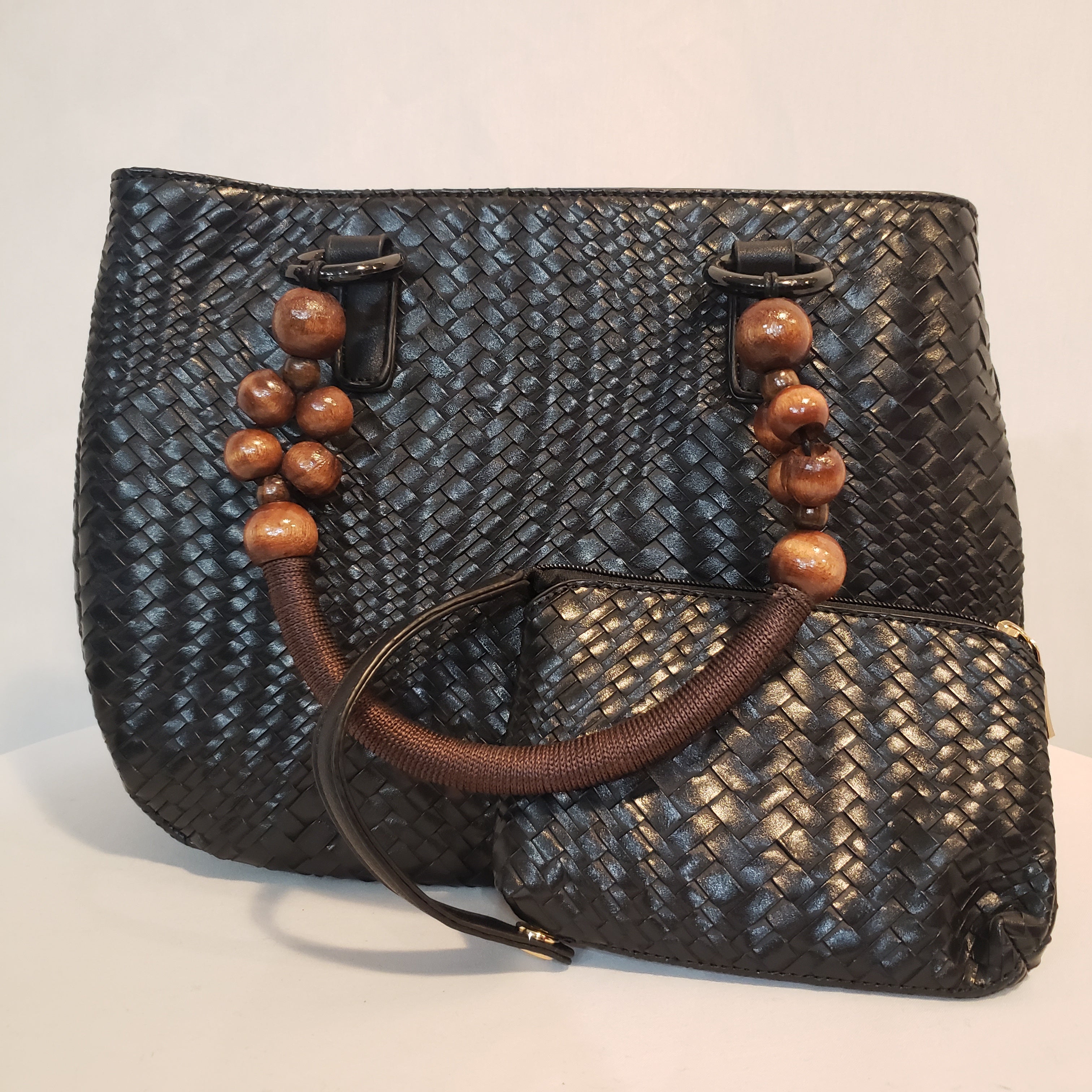 Large Woven Purse With Wooded Bead Handle (Black)