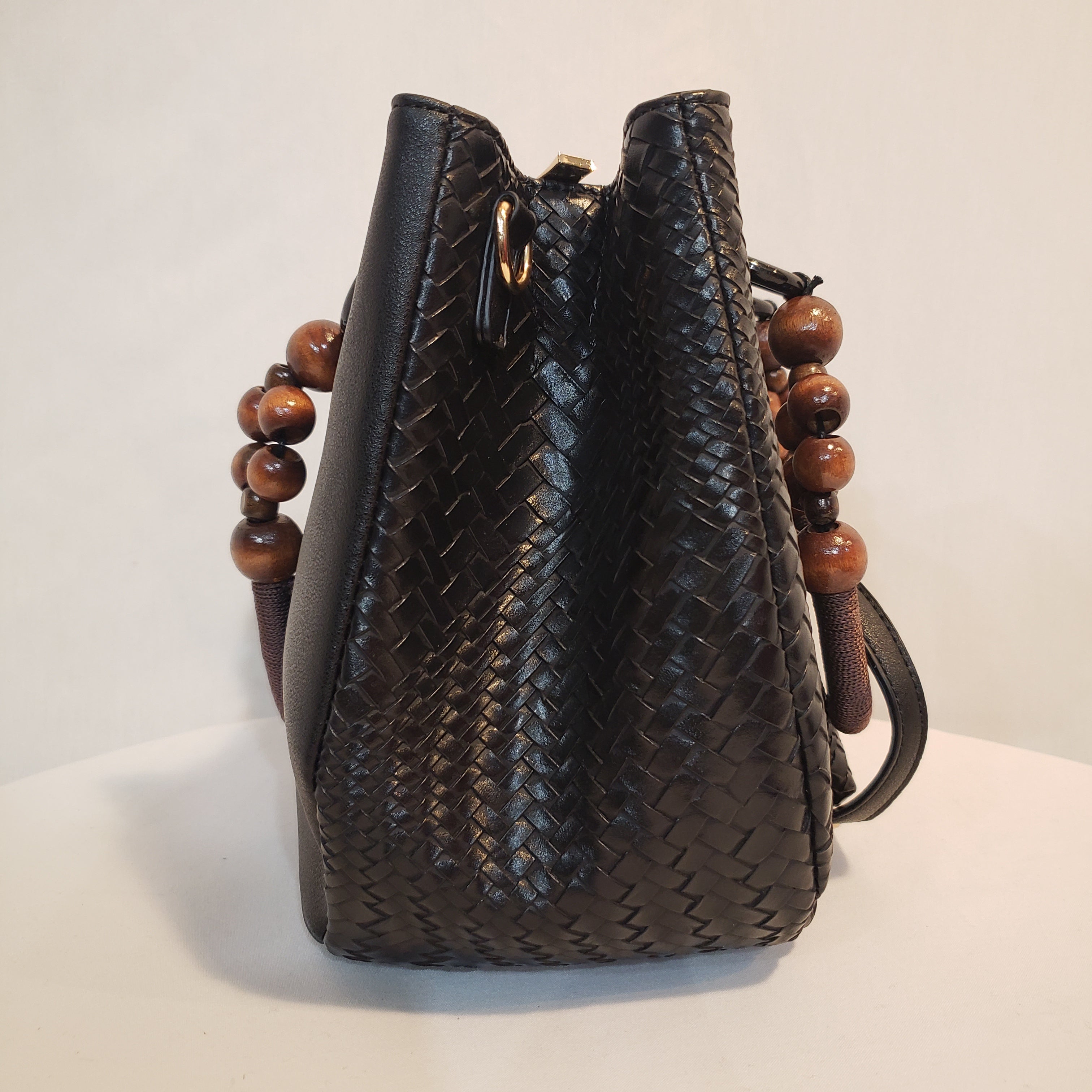 Large Woven Purse With Wooded Bead Handle (Black)